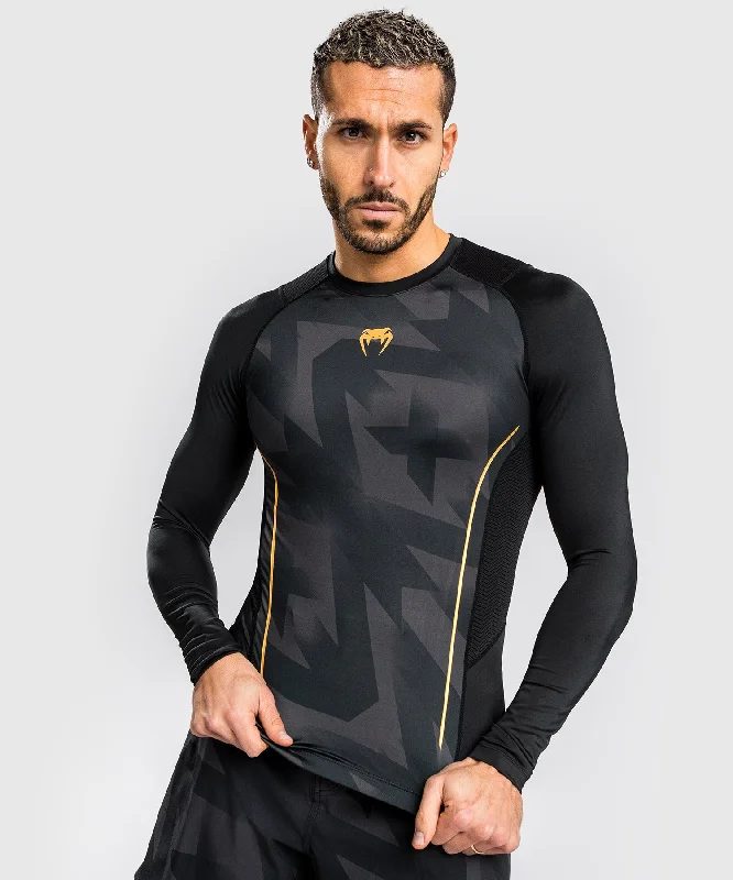 Men's short-sleeve plush mock-neck tee-Venum Razor Rashguard Long Sleeves - Black/Gold